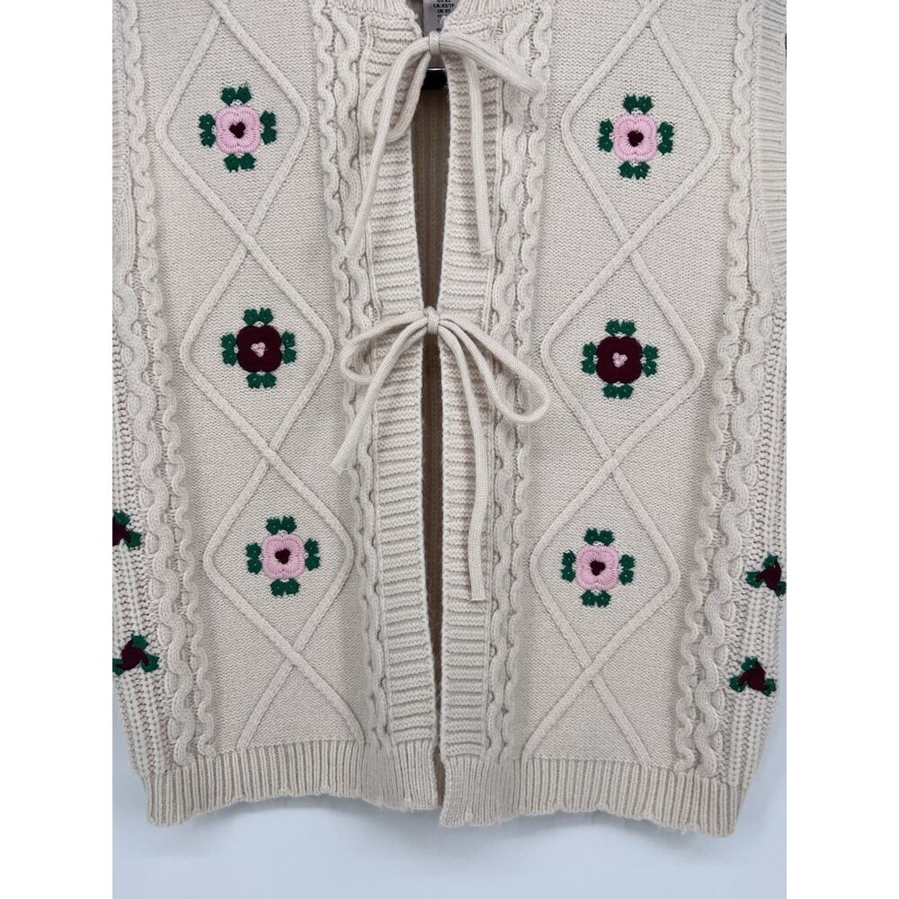 Sincerely Jules Soft Cream Crochet Sweater Tie Front Embroidered Vest Women’s XS - Picture 3 of 12